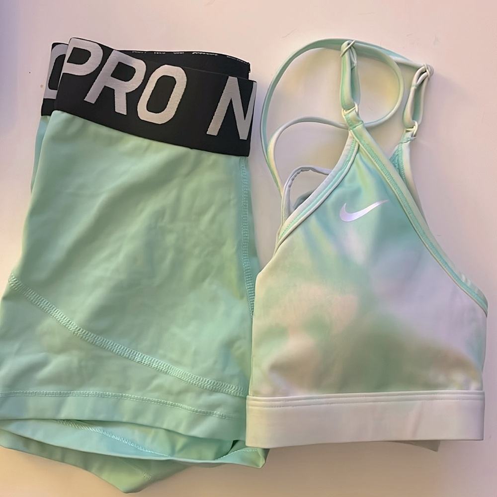 Nike pro workout set